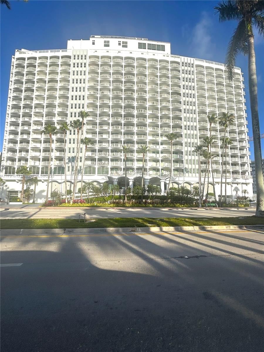 Real estate property located at 5401 Collins Ave #434, Miami-dade, The Carriage House Condo, Miami Beach, FL