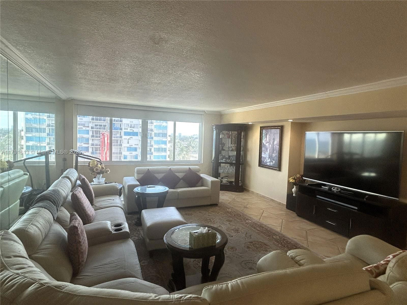 Real estate property located at 5401 Collins Ave #434, Miami-dade, The Carriage House Condo, Miami Beach, FL