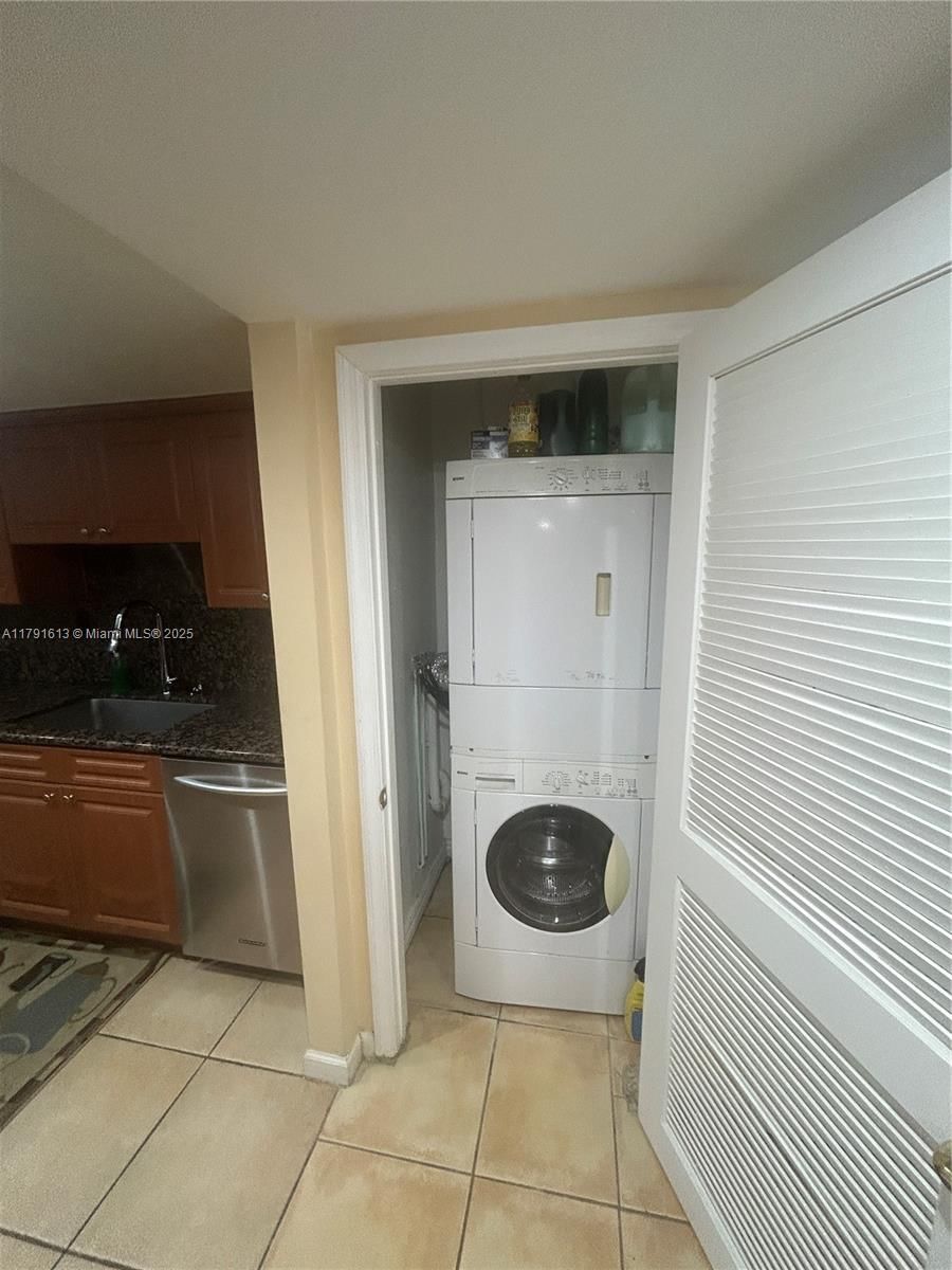 Real estate property located at 5401 Collins Ave #434, Miami-dade, The Carriage House Condo, Miami Beach, FL