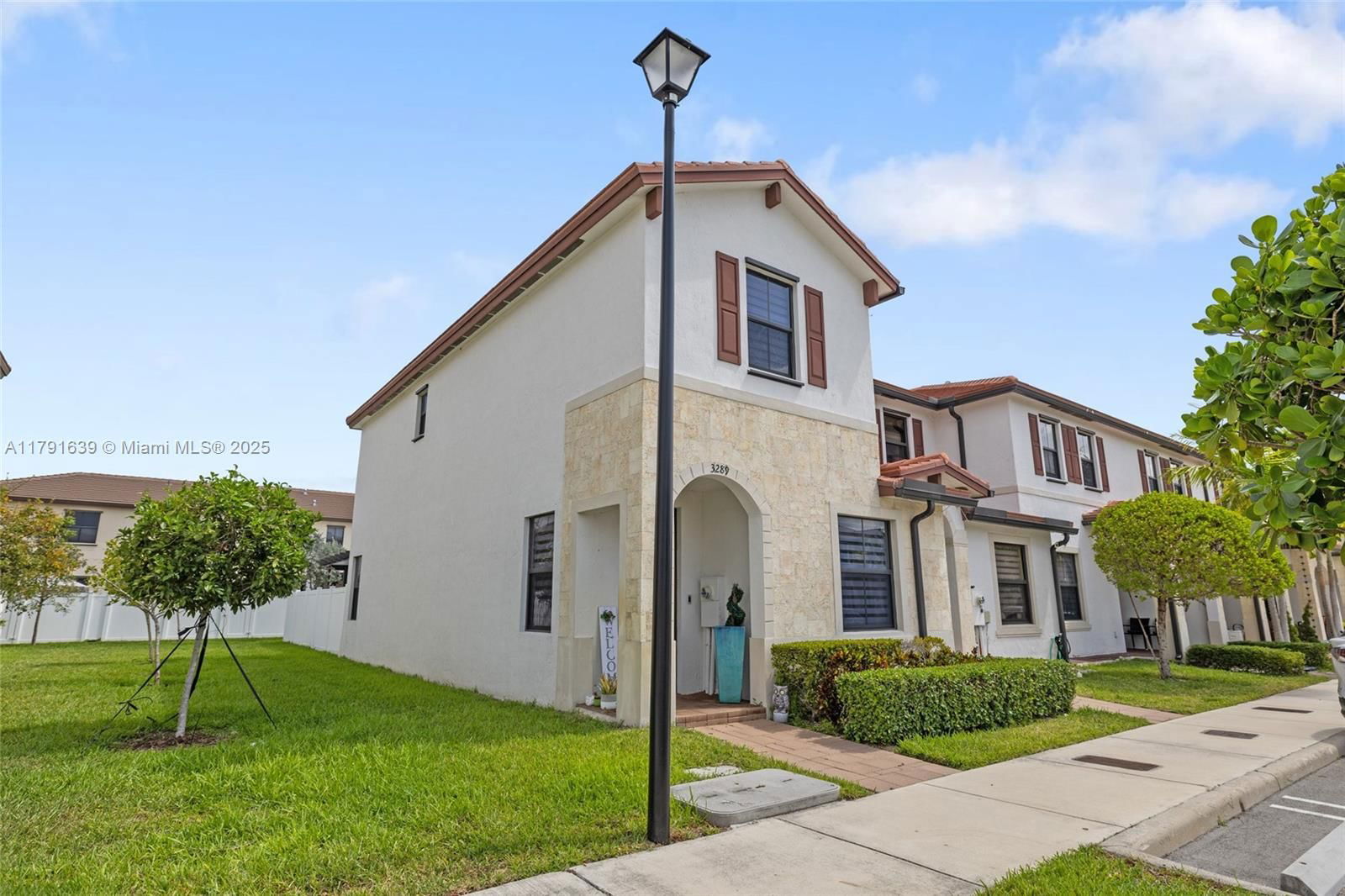 Real estate property located at 3289 106th Ter, Miami-dade, Aquabella Section Two, Hialeah, FL