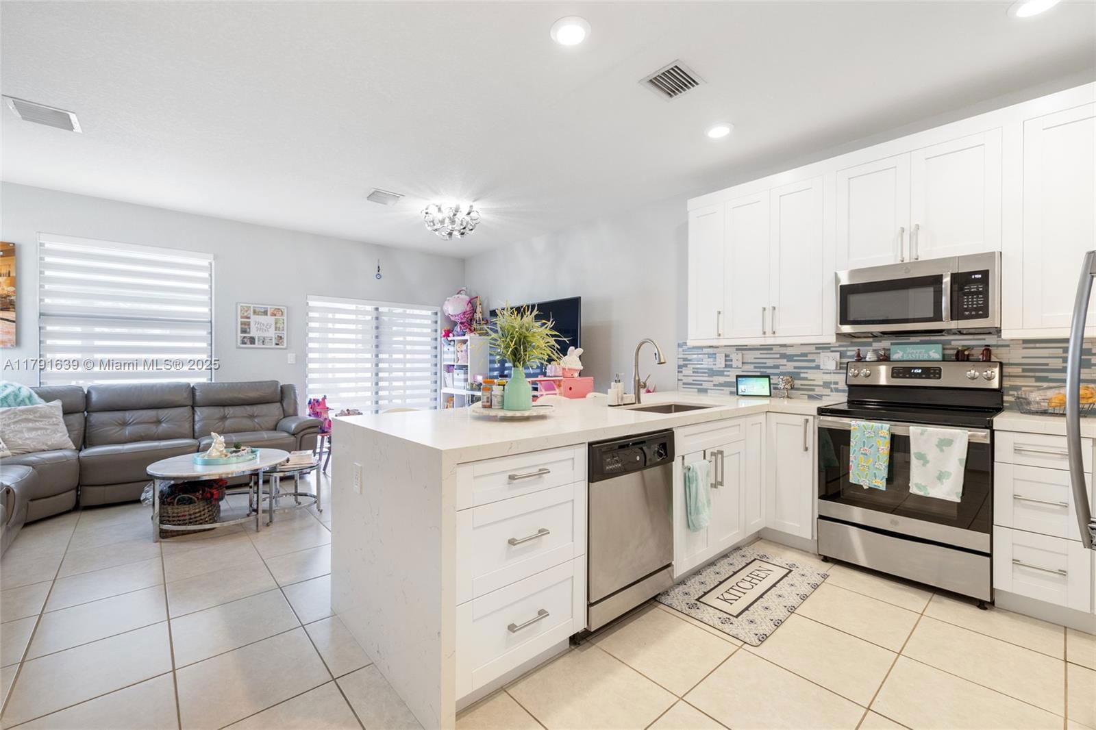 Real estate property located at 3289 106th Ter, Miami-dade, Aquabella Section Two, Hialeah, FL