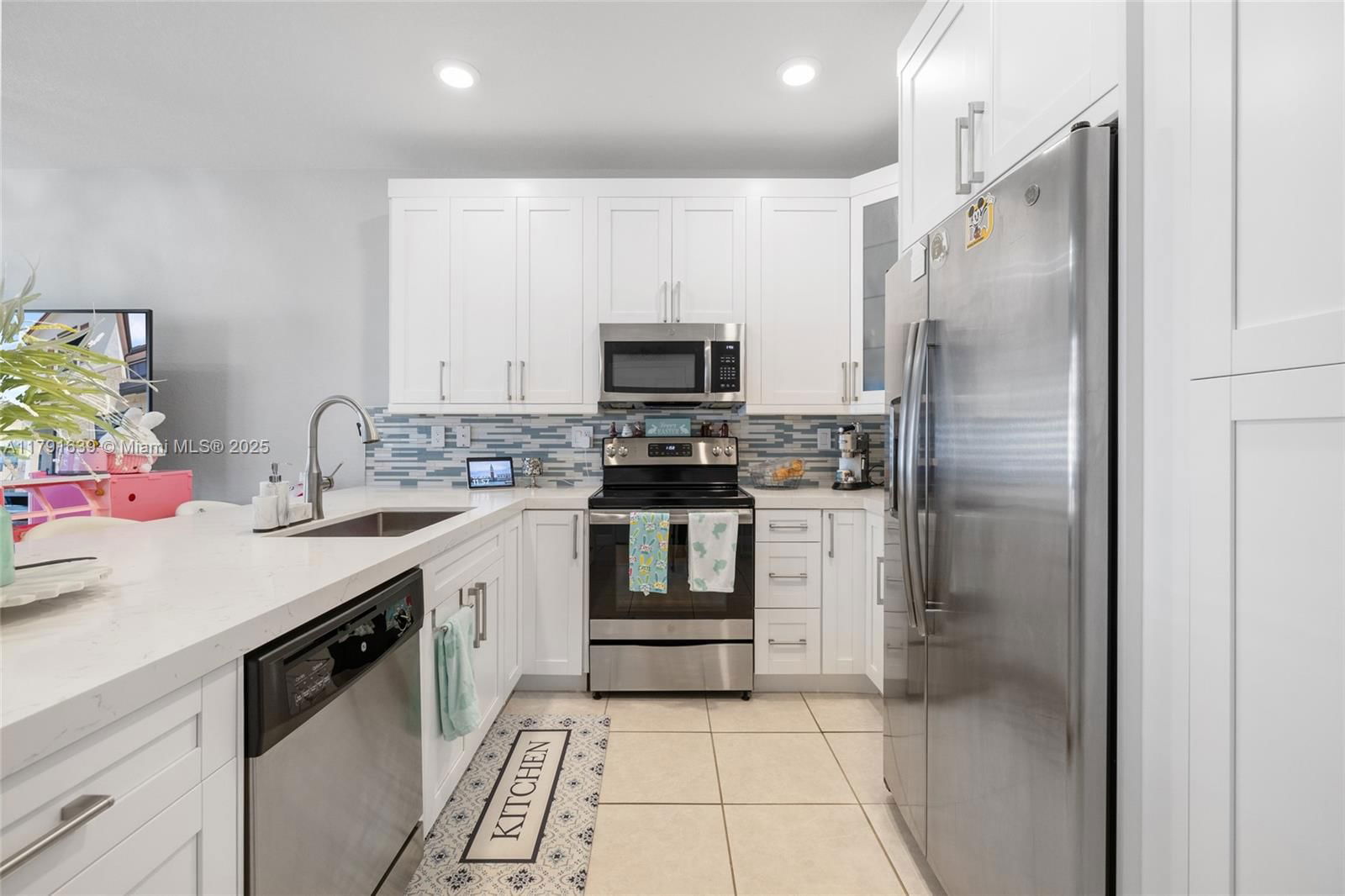 Real estate property located at 3289 106th Ter, Miami-dade, Aquabella Section Two, Hialeah, FL