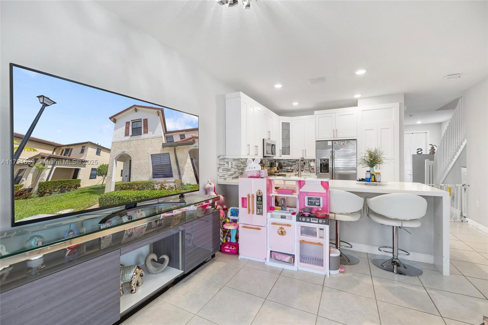 Real estate property located at 3289 106th Ter, Miami-dade, Aquabella Section Two, Hialeah, FL