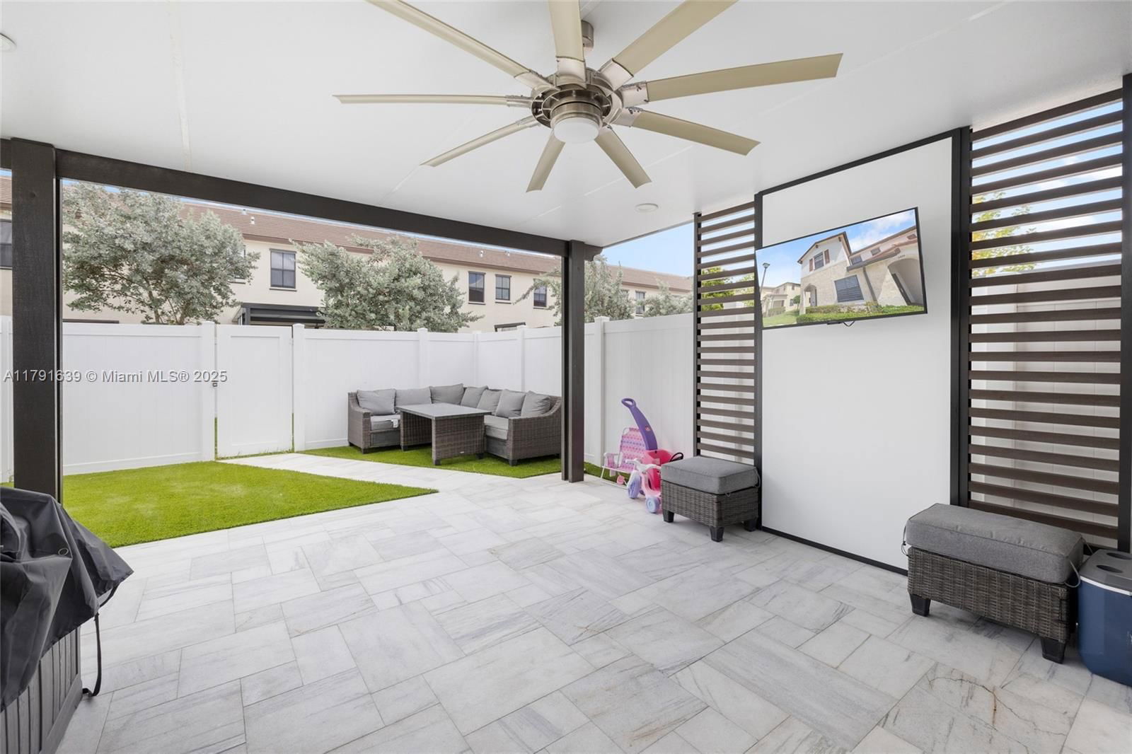 Real estate property located at 3289 106th Ter, Miami-dade, Aquabella Section Two, Hialeah, FL