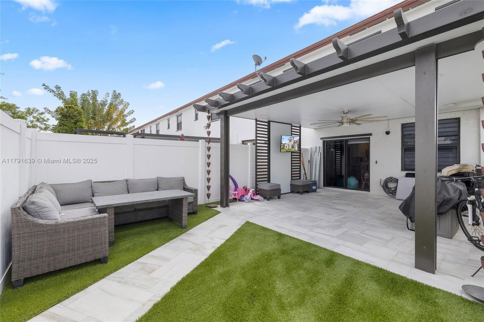 Real estate property located at 3289 106th Ter, Miami-dade, Aquabella Section Two, Hialeah, FL