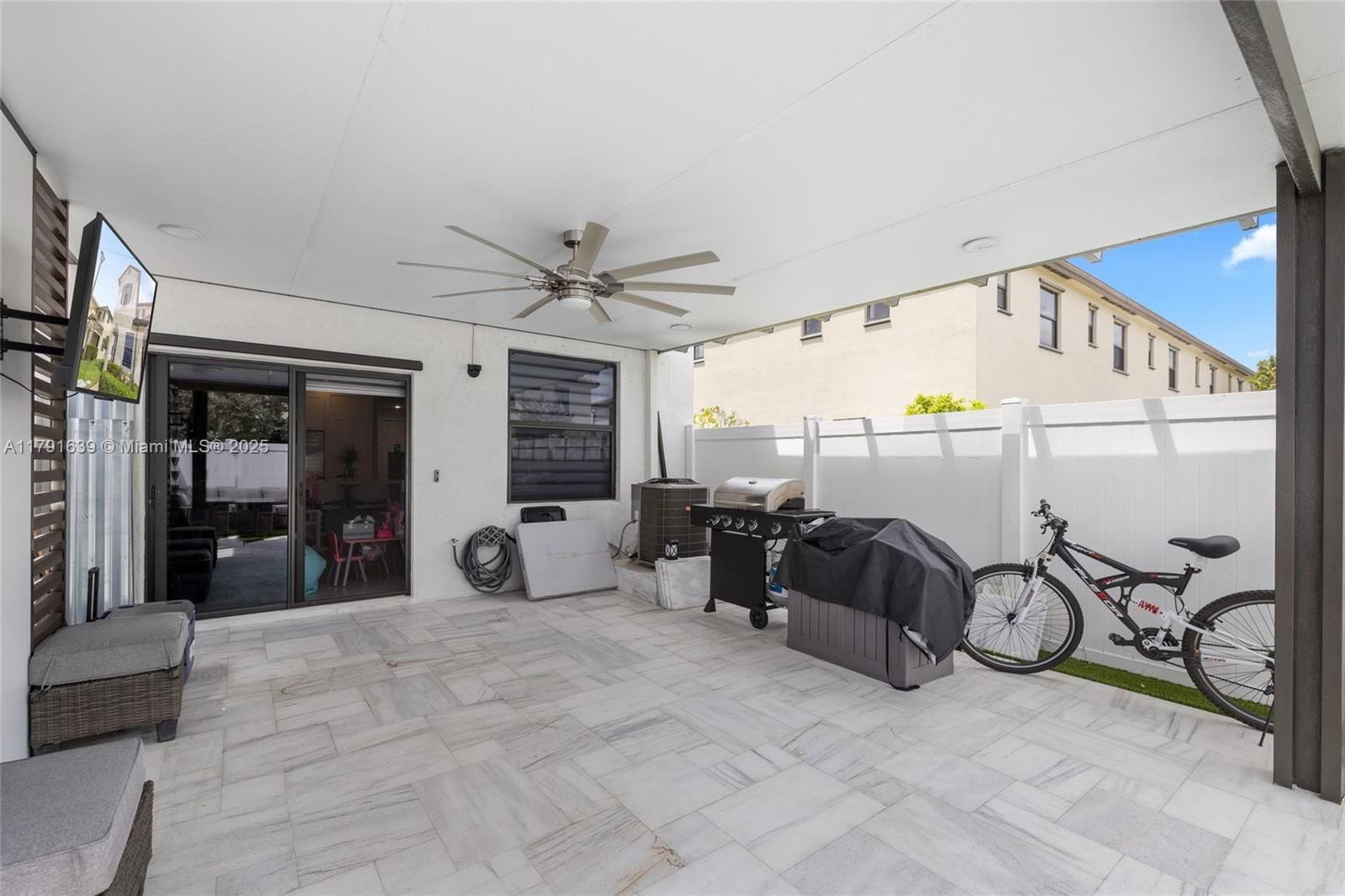 Real estate property located at 3289 106th Ter, Miami-dade, Aquabella Section Two, Hialeah, FL