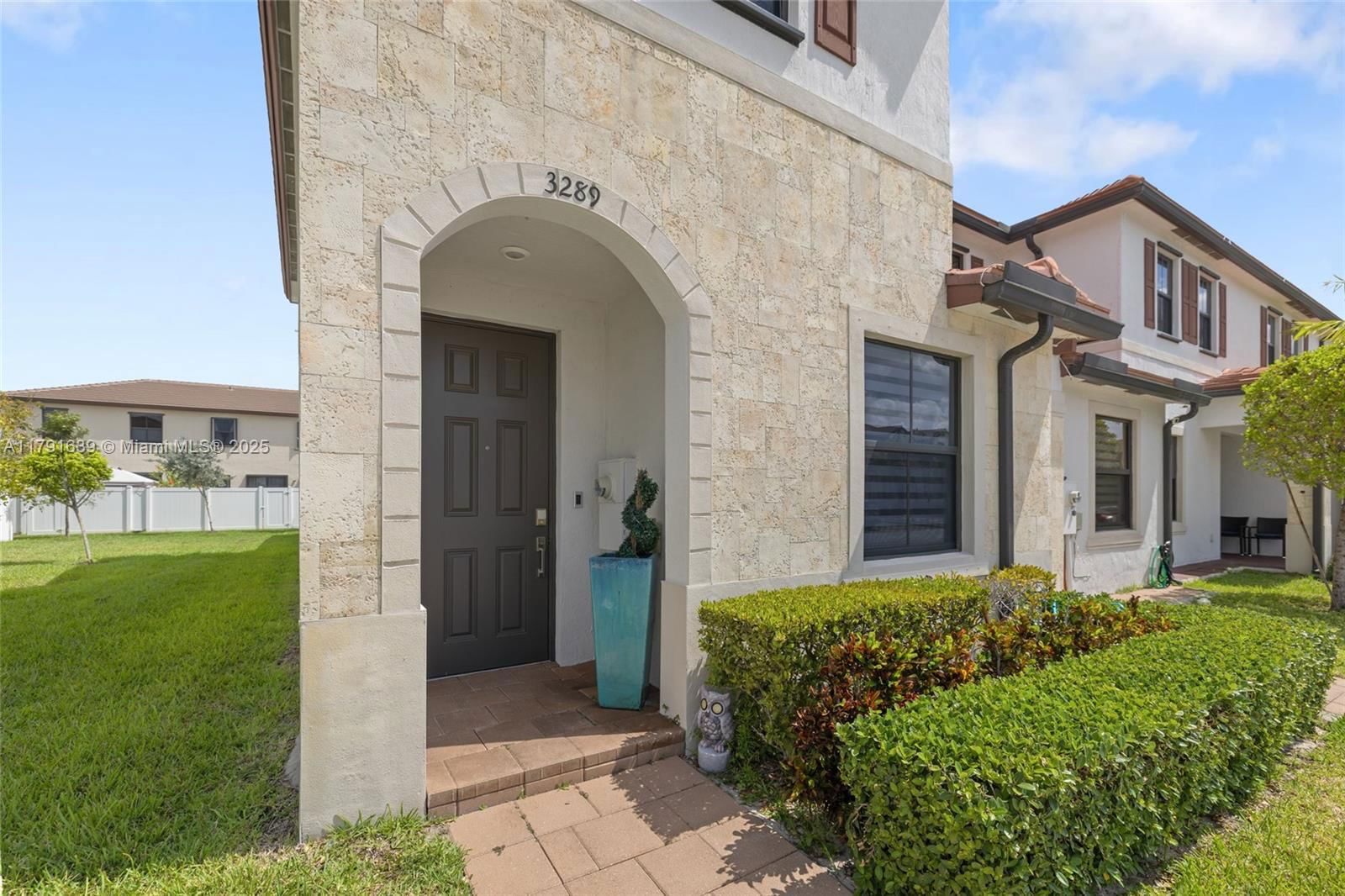 Real estate property located at 3289 106th Ter, Miami-dade, Aquabella Section Two, Hialeah, FL