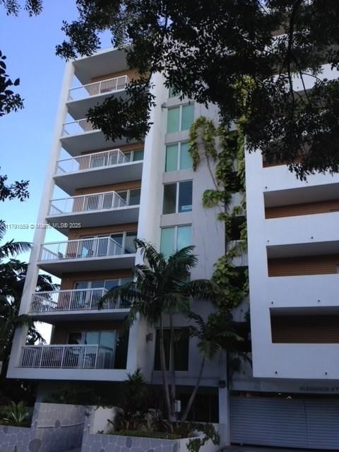 Real estate property located at 2740 28th Ter #304, Miami-dade, Villaggio In The Grove To, Miami, FL