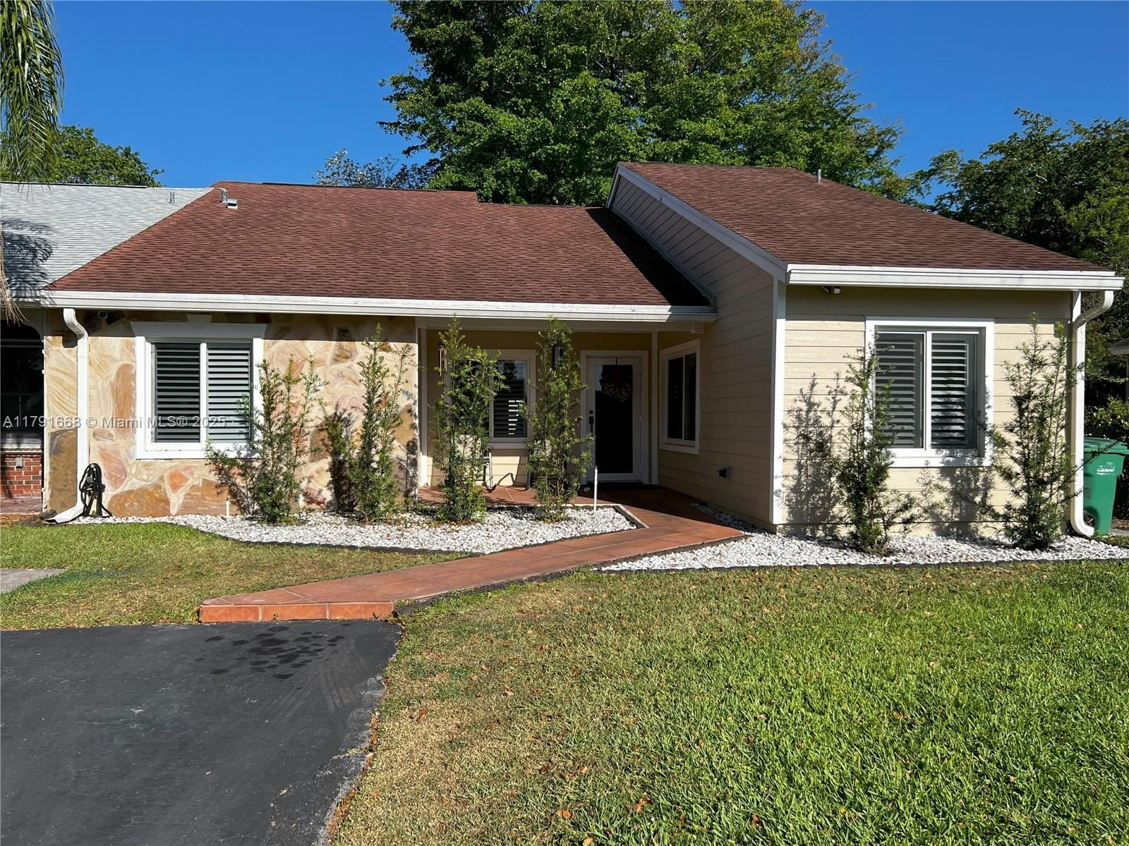 Real estate property located at 14617 143rd Place Cir, Miami-dade, Country Walk Townhouses S, Miami, FL