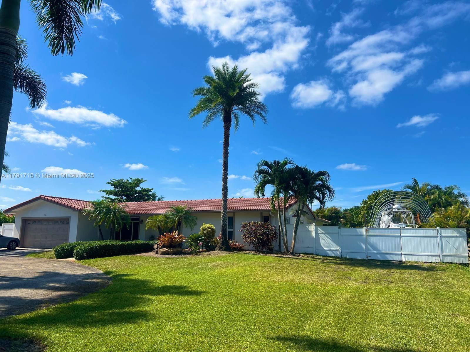 Real estate property located at 14051 15th Ct, Broward, Oaks Hills, Davie, FL