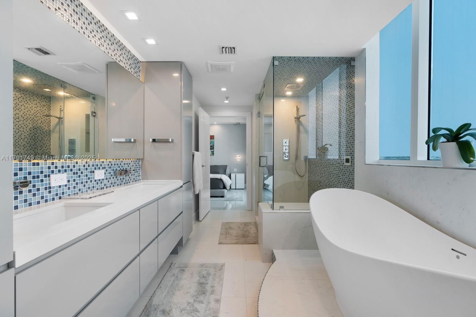 Real estate property located at 3801 Collins Ave #703, Miami-dade, Mosaic On Miami Beach Con, Miami Beach, FL