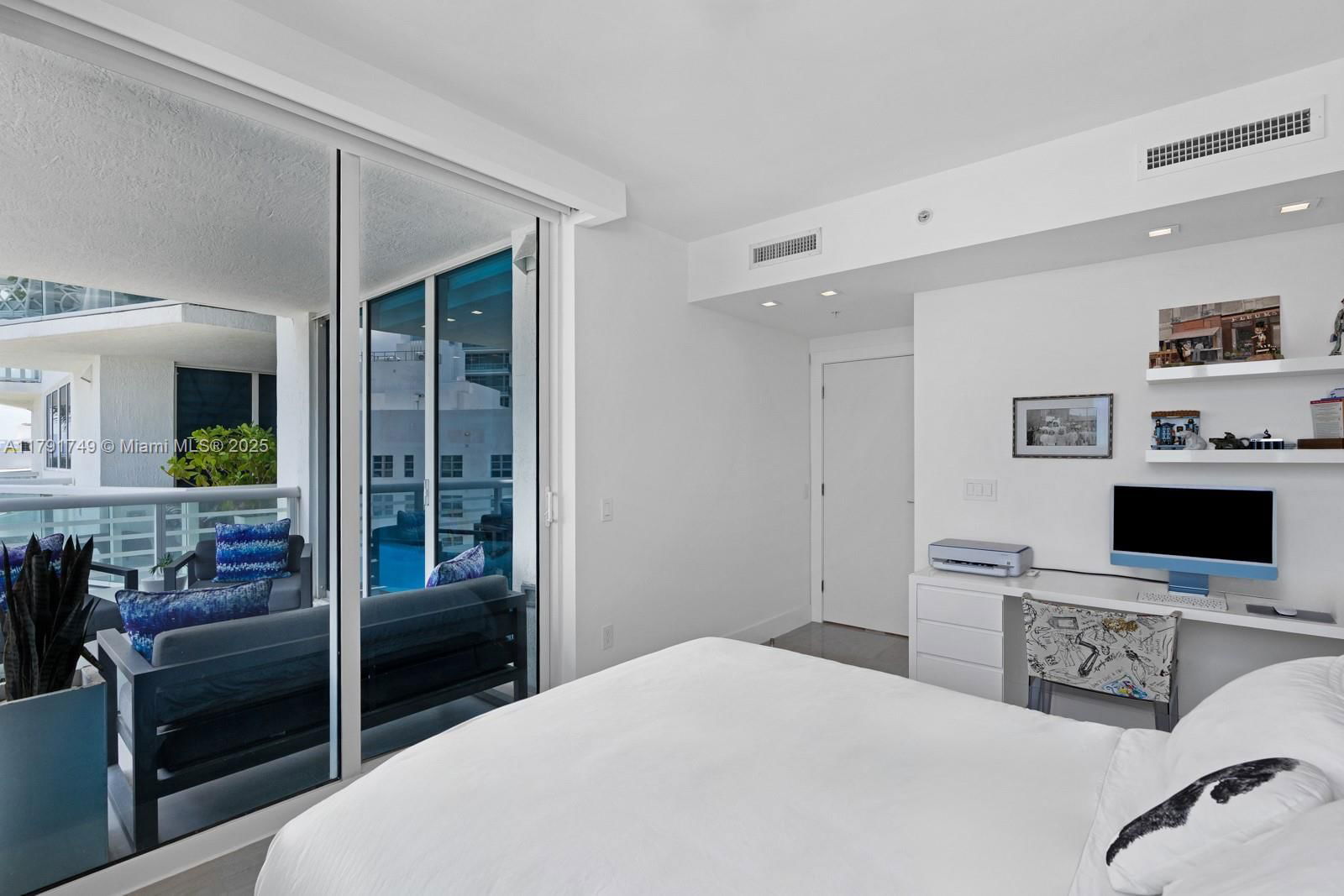 Real estate property located at 3801 Collins Ave #703, Miami-dade, Mosaic On Miami Beach Con, Miami Beach, FL