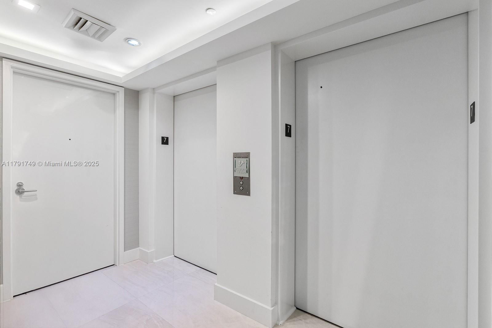 Real estate property located at 3801 Collins Ave #703, Miami-dade, Mosaic On Miami Beach Con, Miami Beach, FL