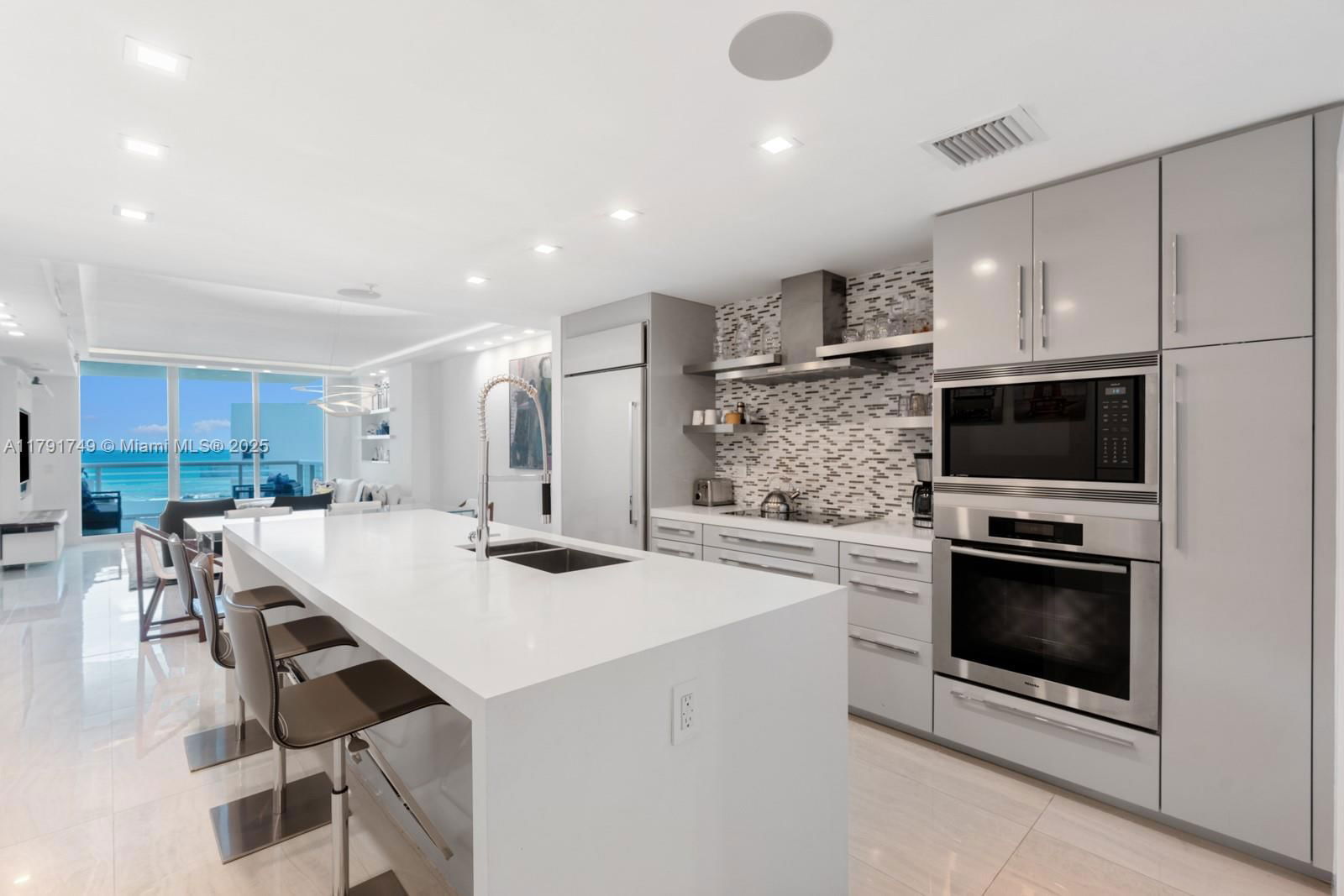 Real estate property located at 3801 Collins Ave #703, Miami-dade, Mosaic On Miami Beach Con, Miami Beach, FL