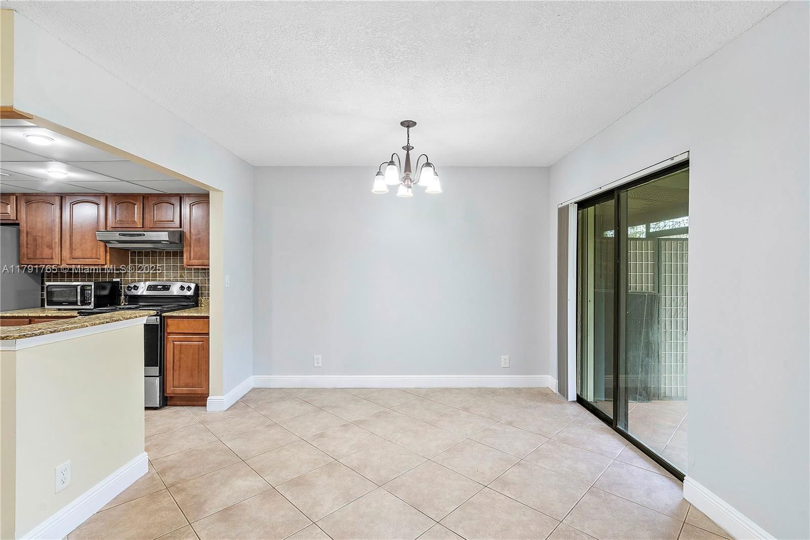 Real estate property located at 5000 University Dr, Broward, Saddle-up Plat, Davie, FL