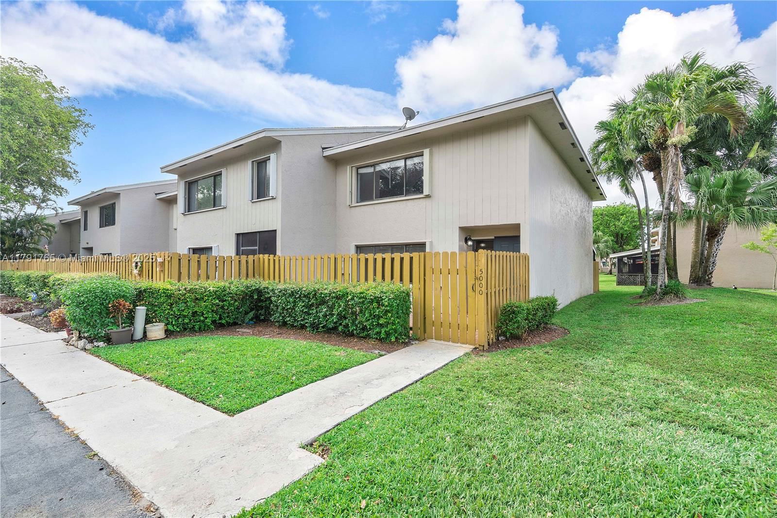 Real estate property located at 5000 University Dr, Broward, Saddle-up Plat, Davie, FL