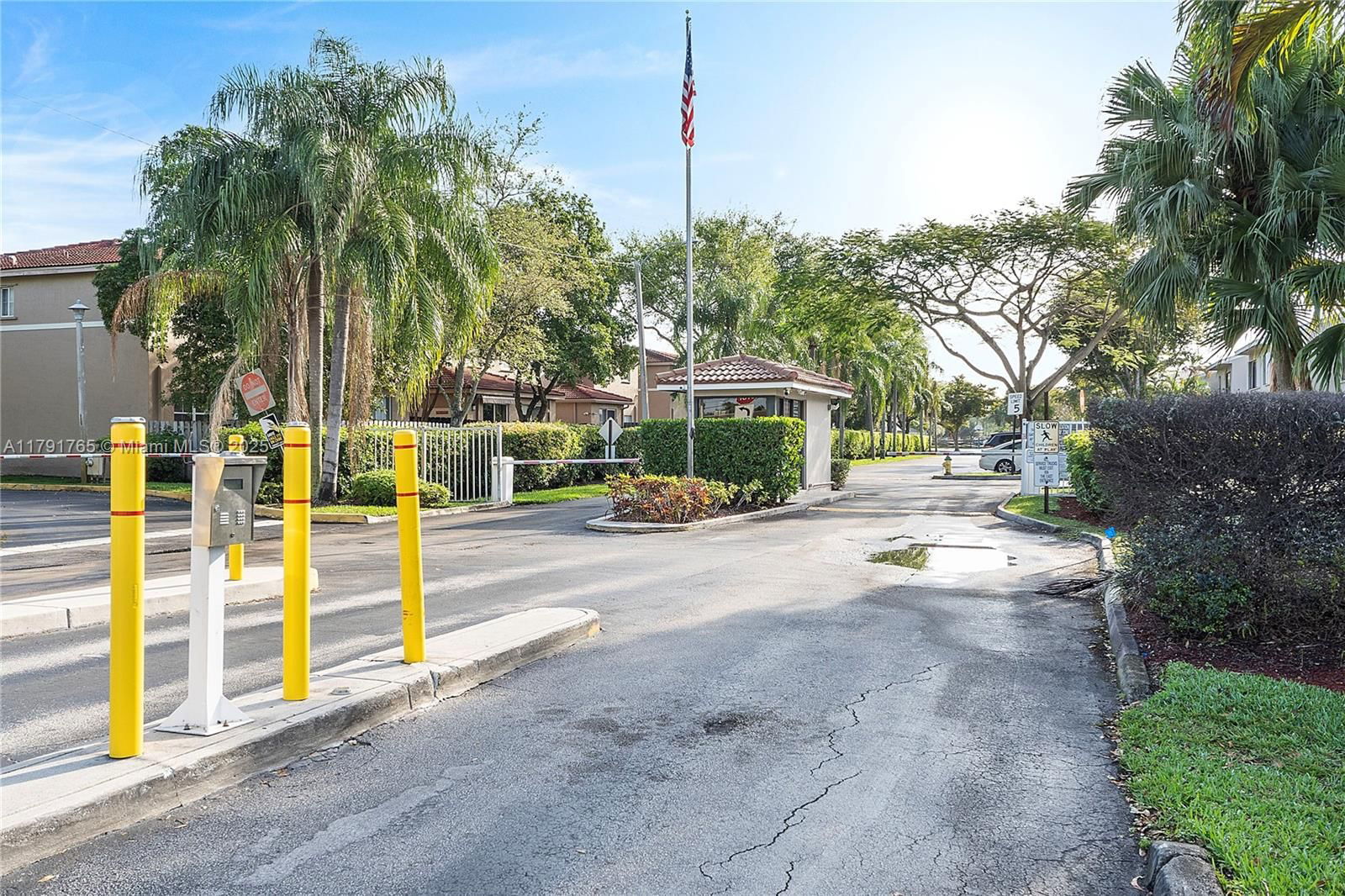Real estate property located at 5000 University Dr, Broward, Saddle-up Plat, Davie, FL