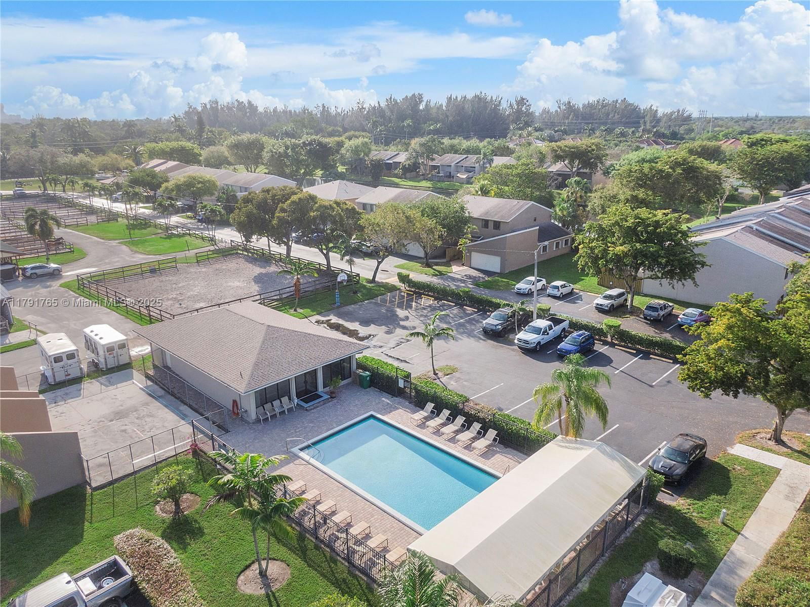 Real estate property located at 5000 University Dr, Broward, Saddle-up Plat, Davie, FL