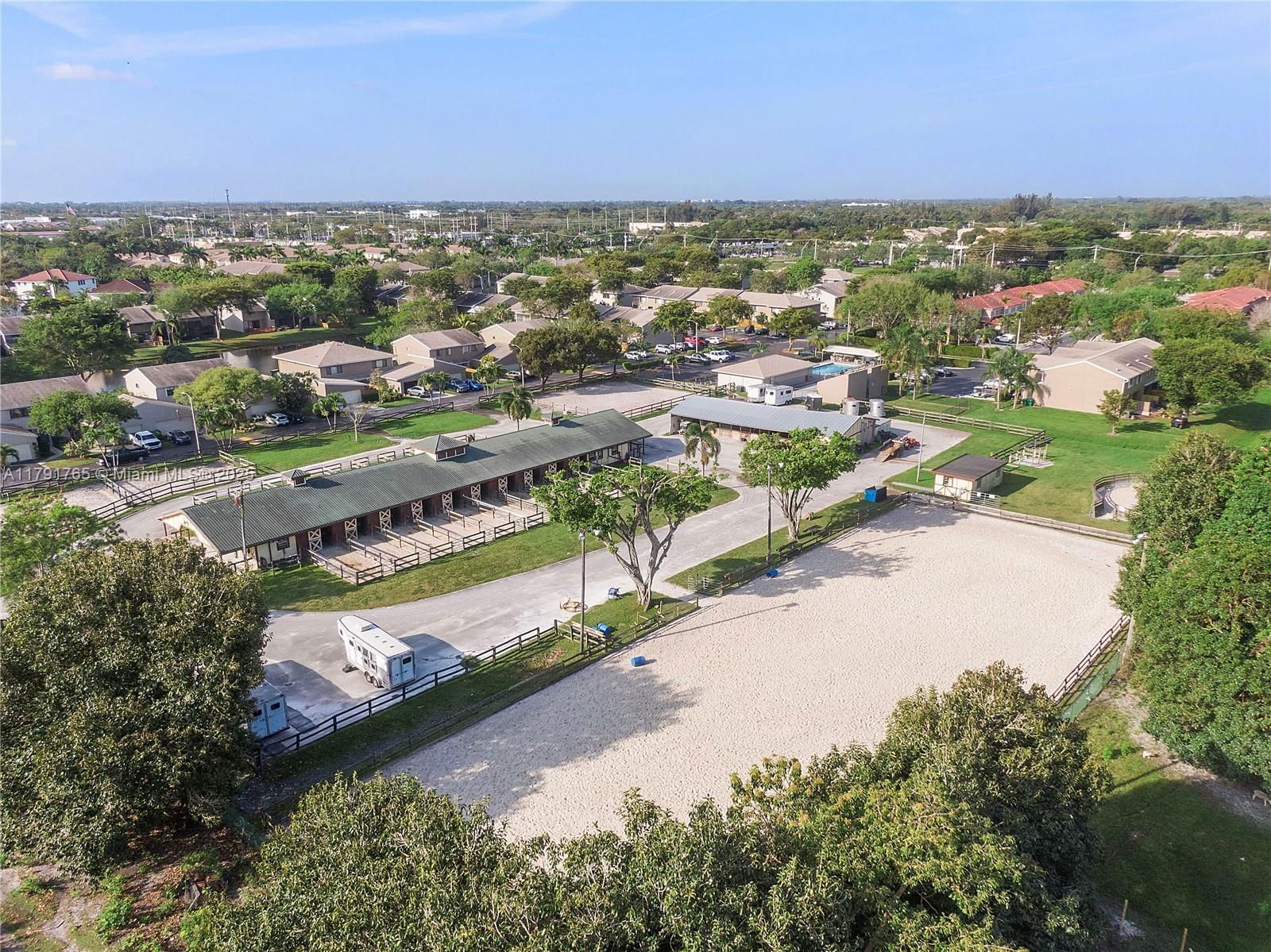 Real estate property located at 5000 University Dr, Broward, Saddle-up Plat, Davie, FL