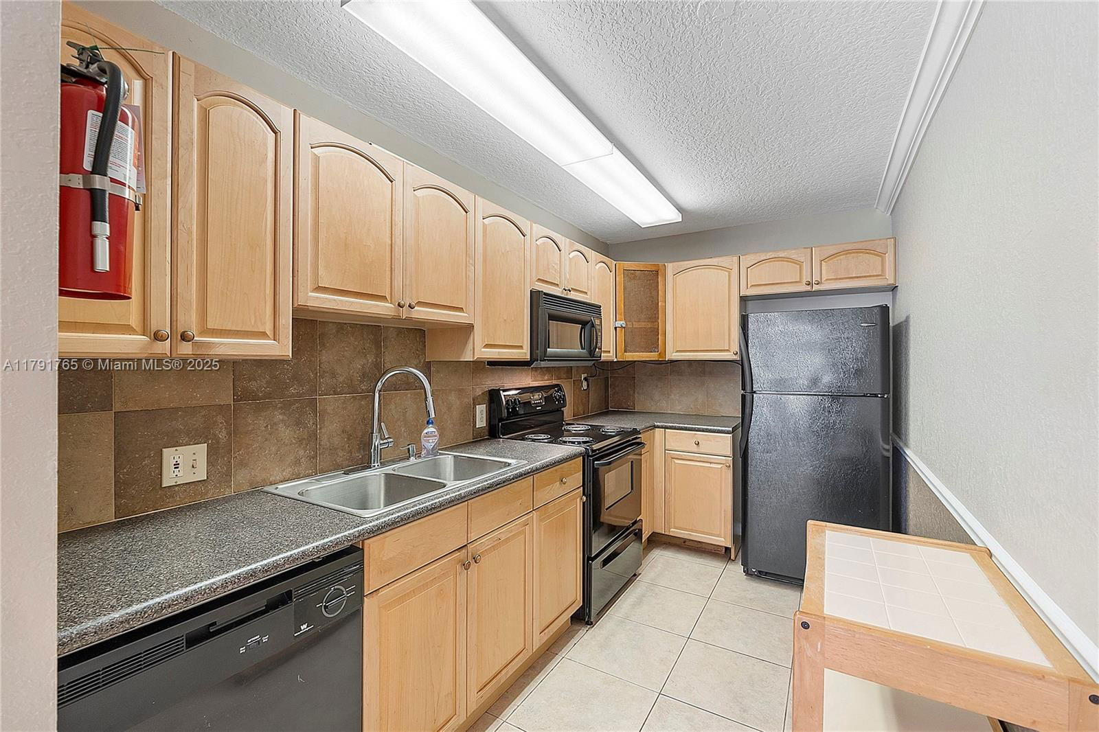 Real estate property located at 5000 University Dr, Broward, Saddle-up Plat, Davie, FL