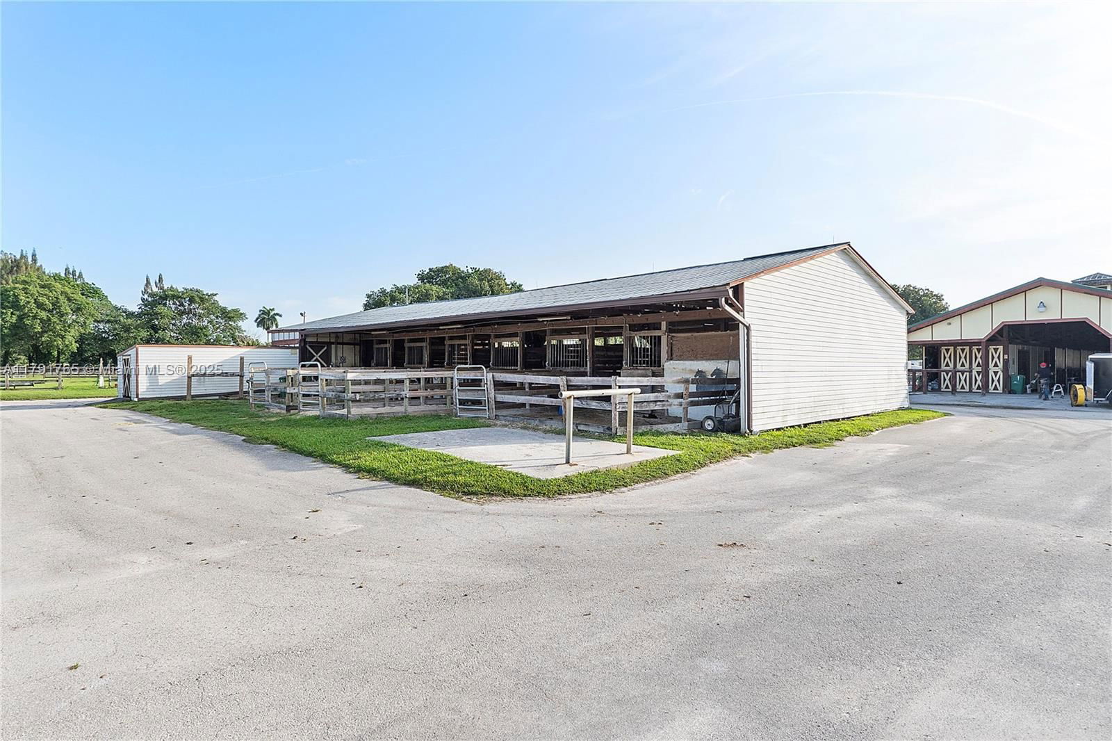 Real estate property located at 5000 University Dr, Broward, Saddle-up Plat, Davie, FL