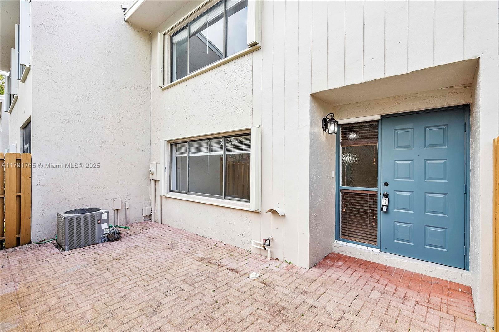 Real estate property located at 5000 University Dr, Broward, Saddle-up Plat, Davie, FL