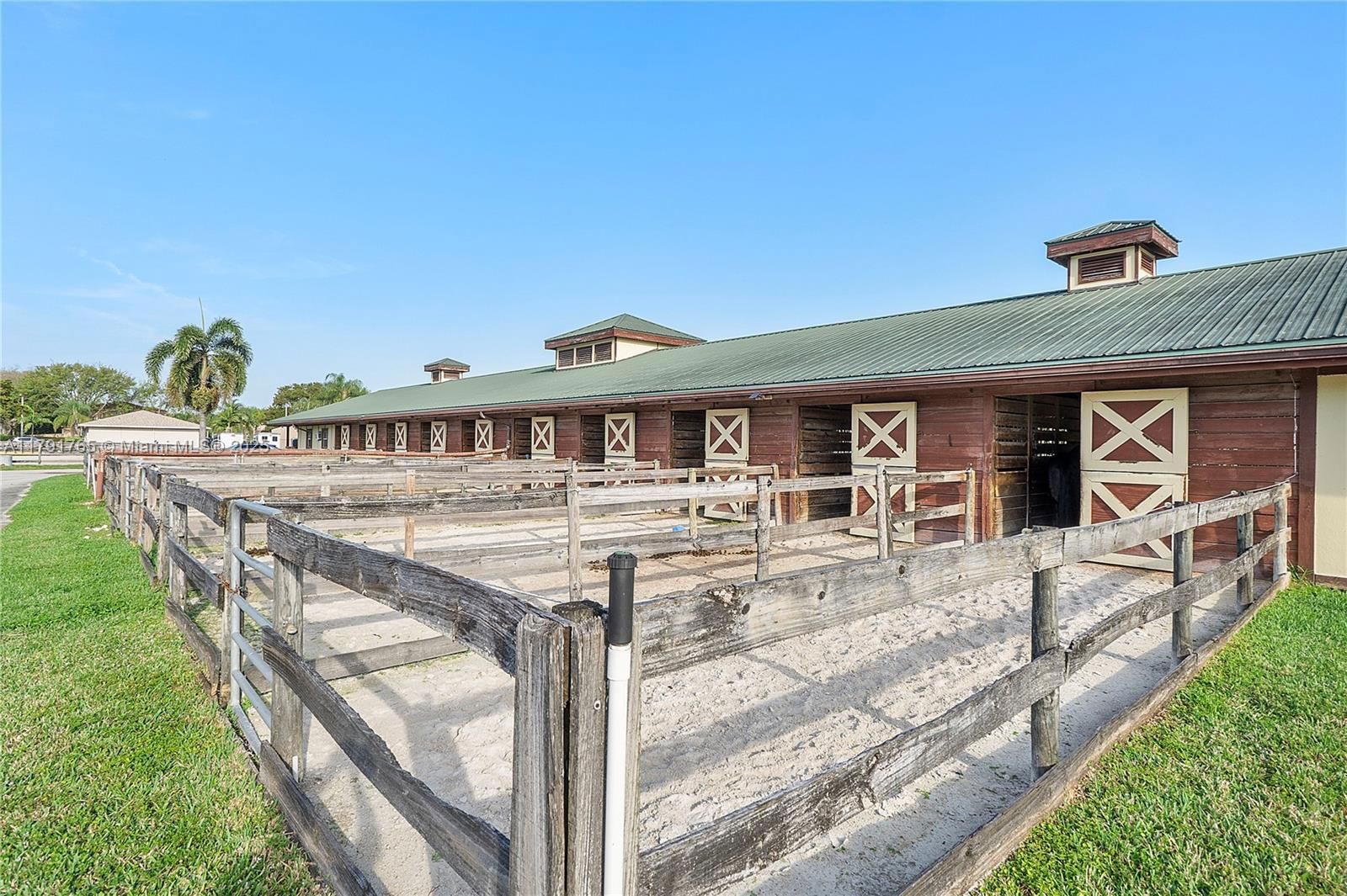 Real estate property located at 5000 University Dr, Broward, Saddle-up Plat, Davie, FL