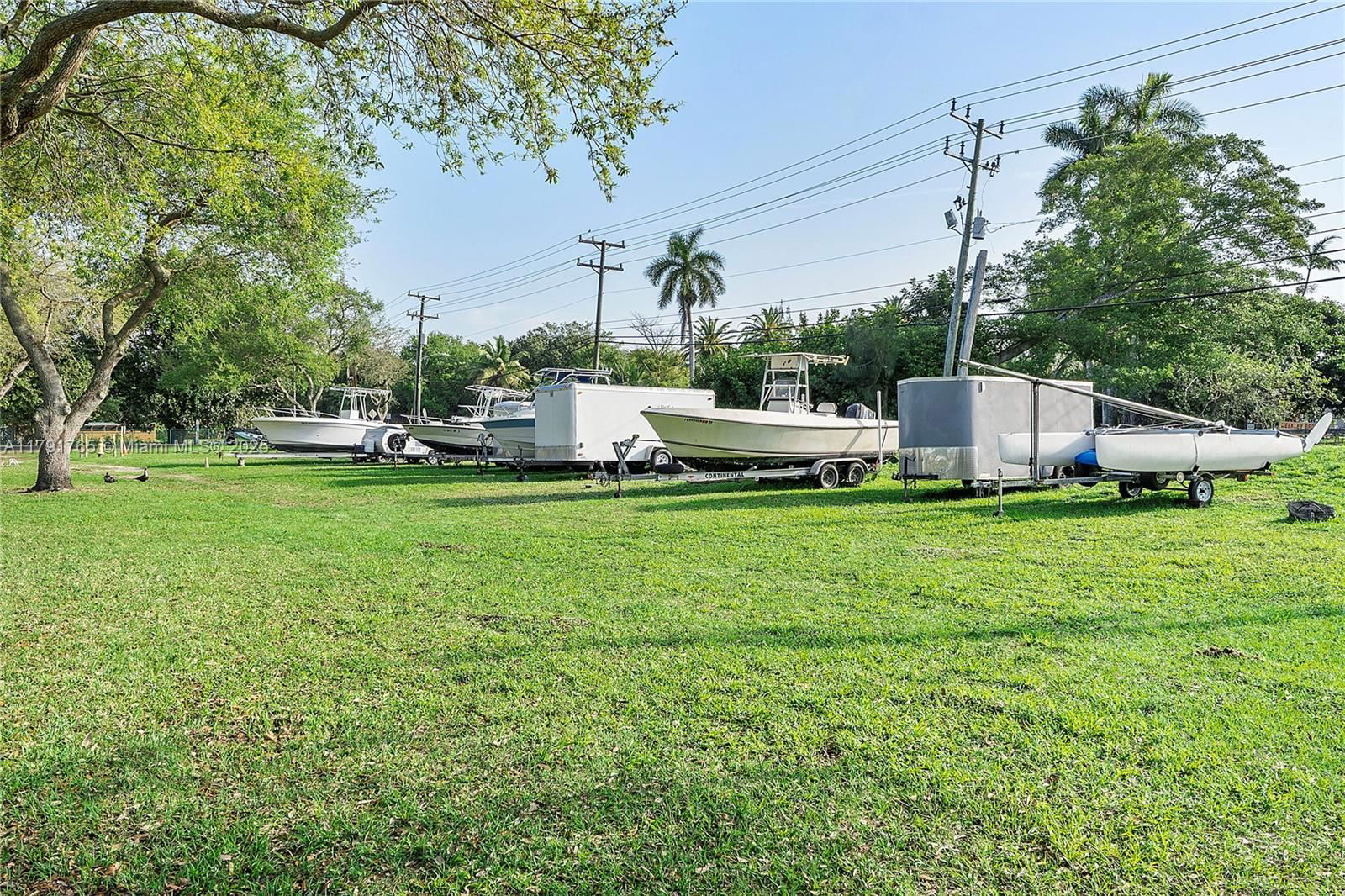 Real estate property located at 5000 University Dr, Broward, Saddle-up Plat, Davie, FL