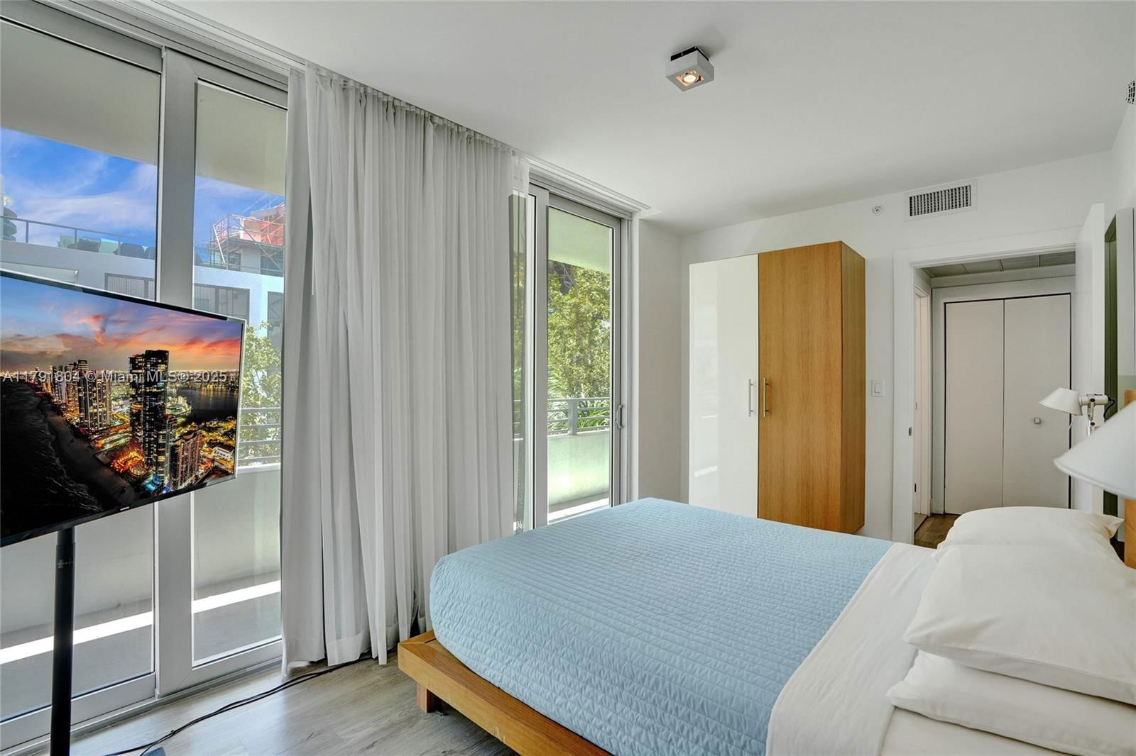 Real estate property located at 6080 Collins Ave #520, Miami-dade, 6080 Collins Condo, Miami Beach, FL