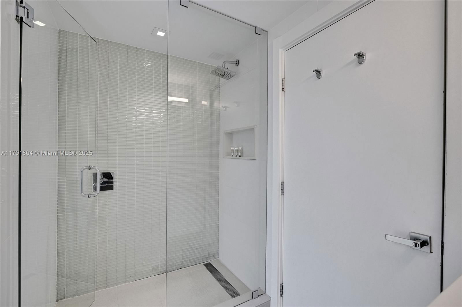 Real estate property located at 6080 Collins Ave #520, Miami-dade, 6080 Collins Condo, Miami Beach, FL