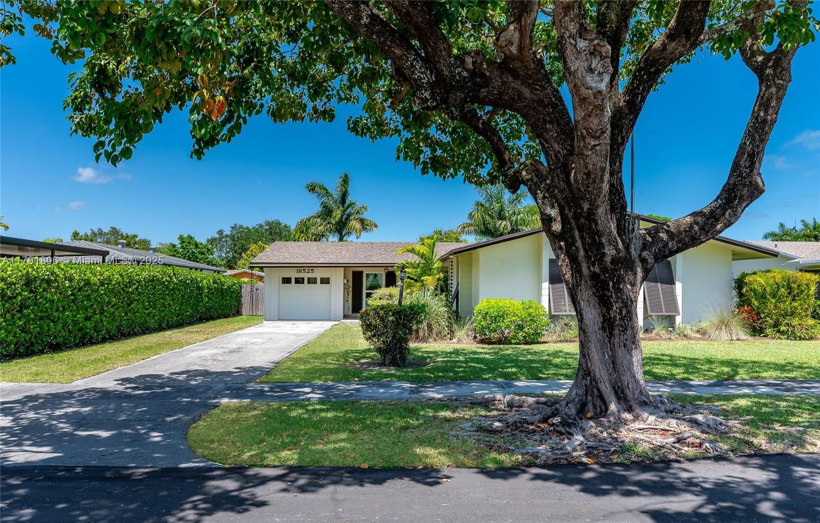 Real estate property located at 18525 90th Ct, Miami-dade, Bel Aire Sec 11, Cutler Bay, FL