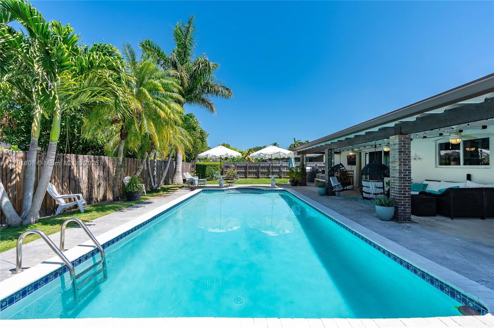 Real estate property located at 18525 90th Ct, Miami-dade, Bel Aire Sec 11, Cutler Bay, FL