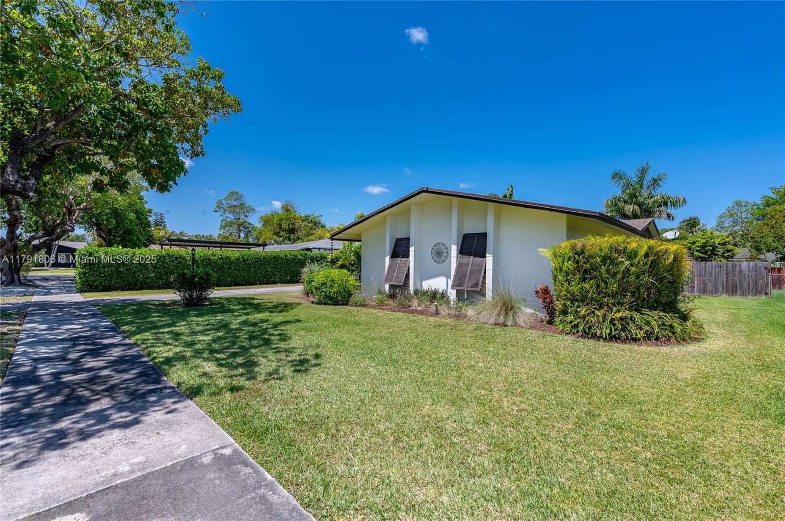 Real estate property located at 18525 90th Ct, Miami-dade, Bel Aire Sec 11, Cutler Bay, FL