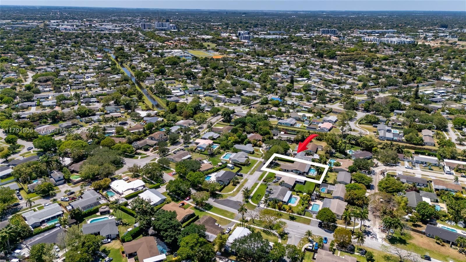 Real estate property located at 18525 90th Ct, Miami-dade, Bel Aire Sec 11, Cutler Bay, FL