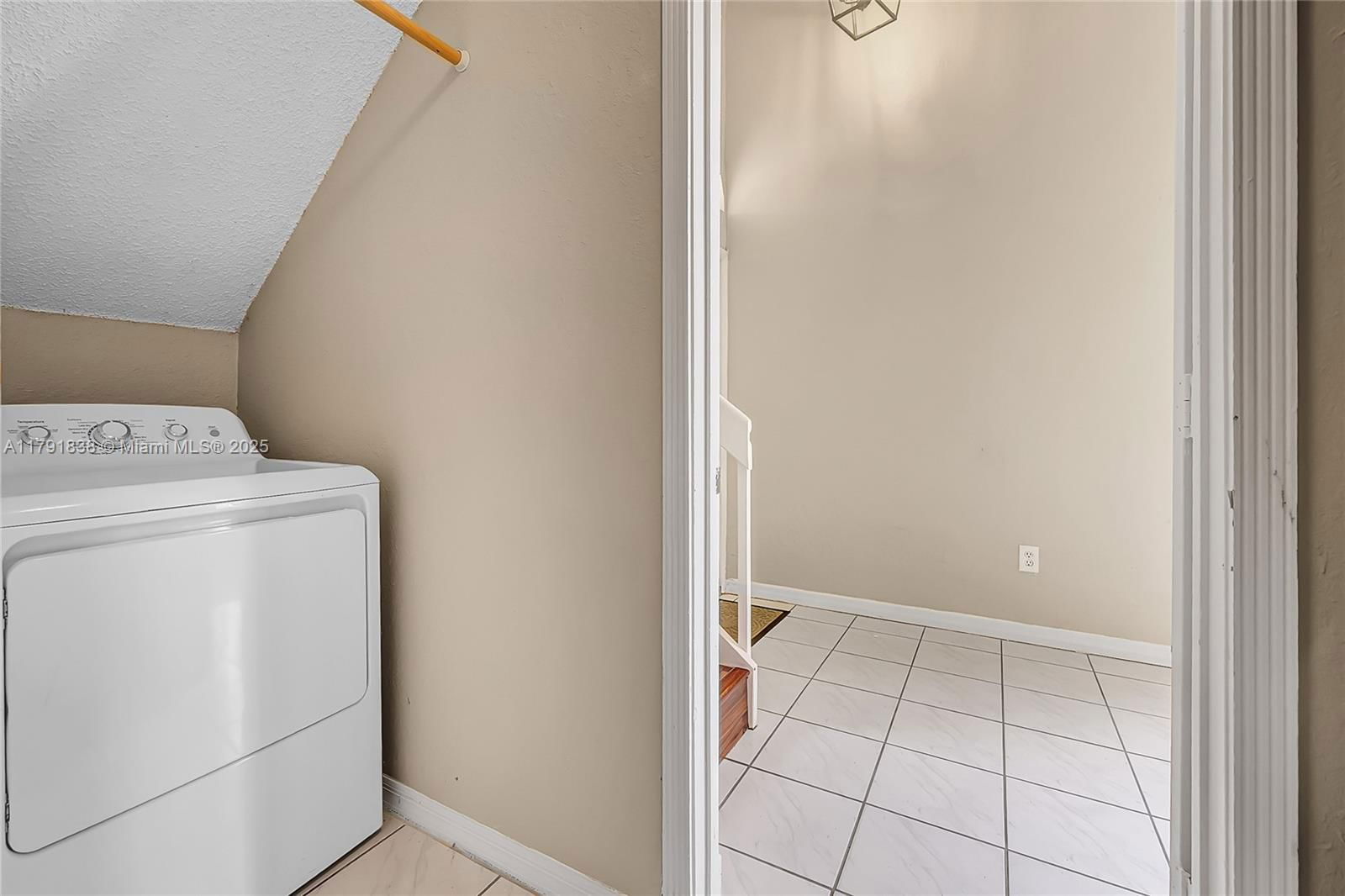Real estate property located at 1688 158th Ave, Broward, Hollywood Lakes Country C, Pembroke Pines, FL