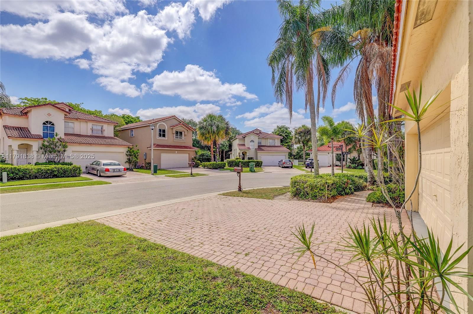 Real estate property located at 1688 158th Ave, Broward, Hollywood Lakes Country C, Pembroke Pines, FL