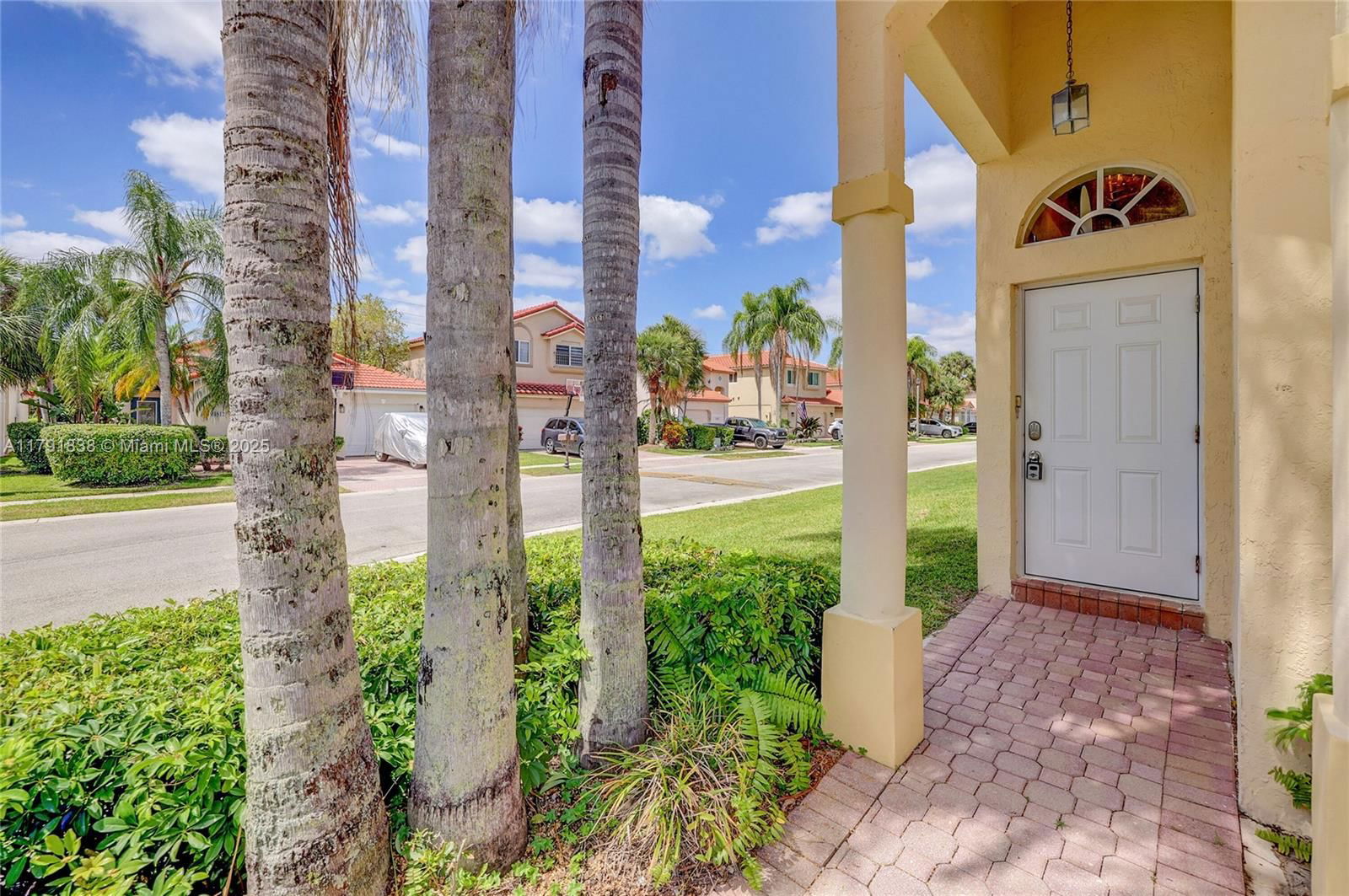 Real estate property located at 1688 158th Ave, Broward, Hollywood Lakes Country C, Pembroke Pines, FL