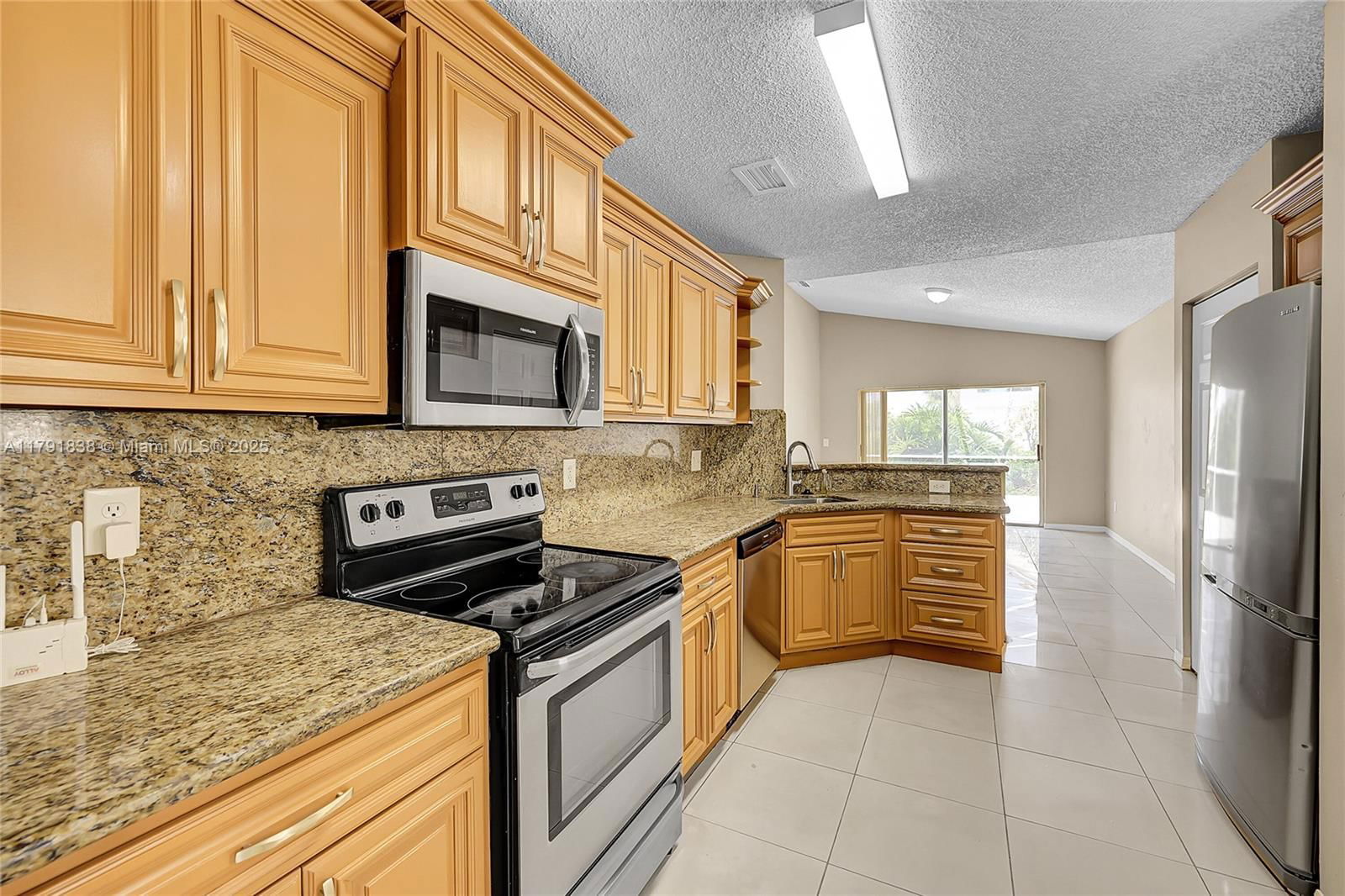Real estate property located at 1688 158th Ave, Broward, Hollywood Lakes Country C, Pembroke Pines, FL