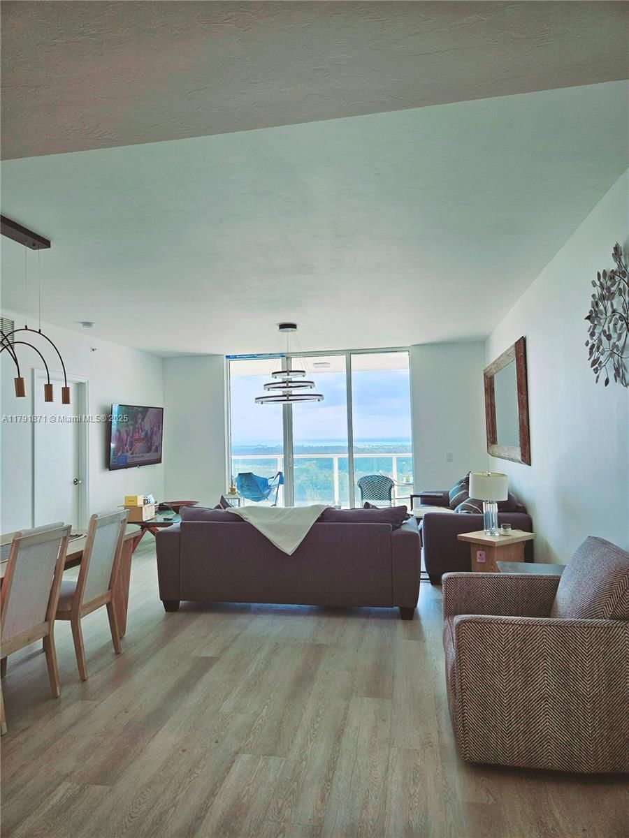 Real estate property located at 15051 Royal Oaks Ln #2202, Miami-dade, The Oaks I Condo, North Miami, FL