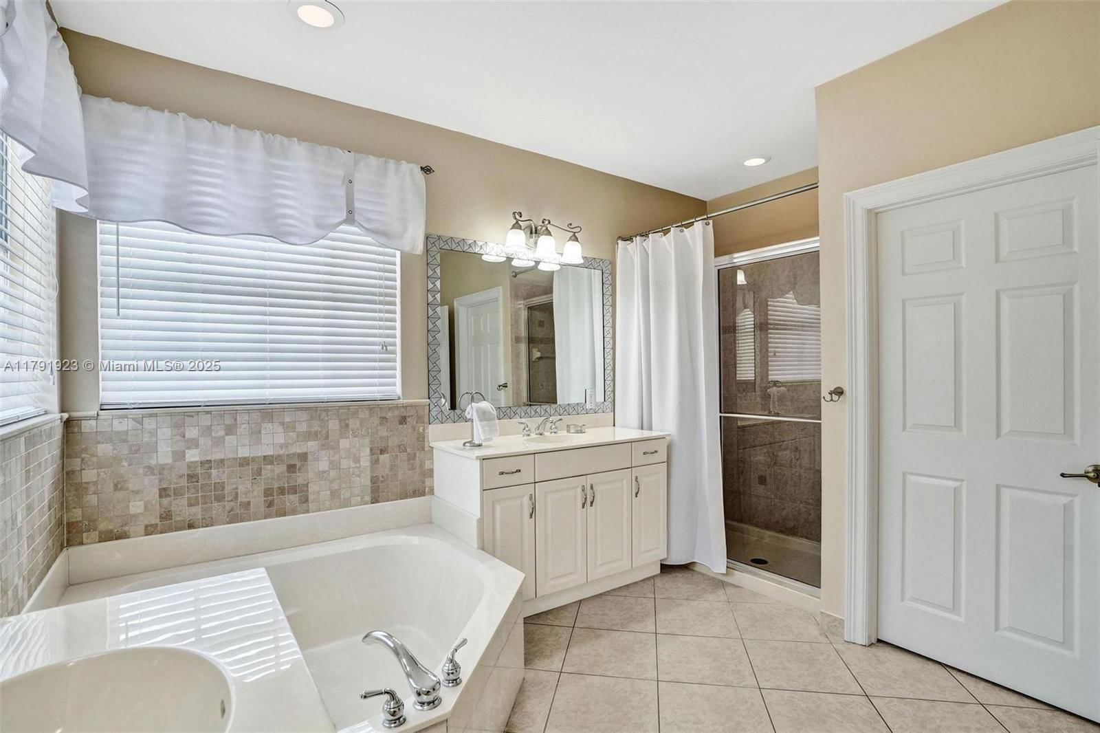Real estate property located at 19323 55th St, Broward, Sunset Lakes Plat Three, Miramar, FL