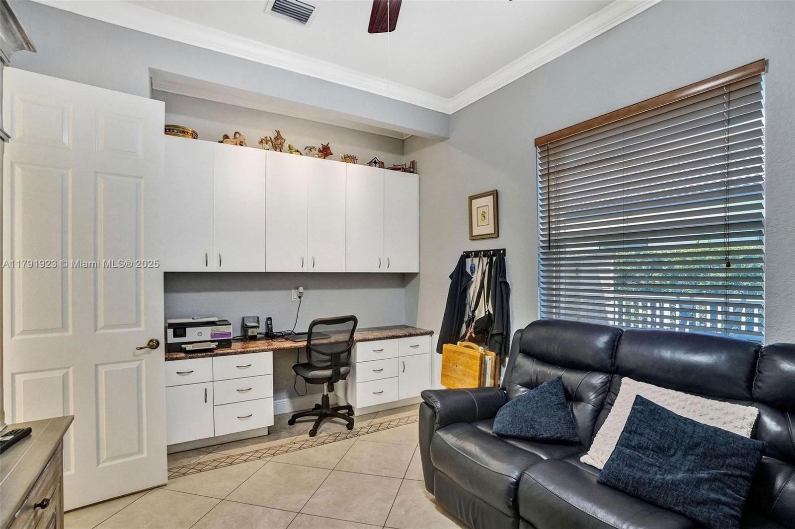 Real estate property located at 19323 55th St, Broward, Sunset Lakes Plat Three, Miramar, FL