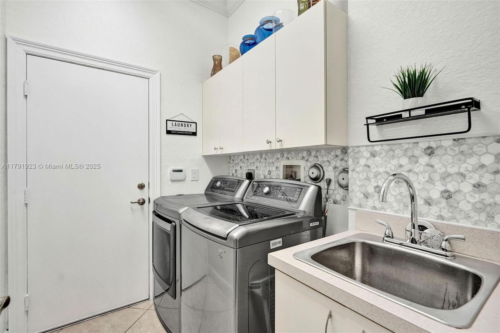 Real estate property located at 19323 55th St, Broward, Sunset Lakes Plat Three, Miramar, FL