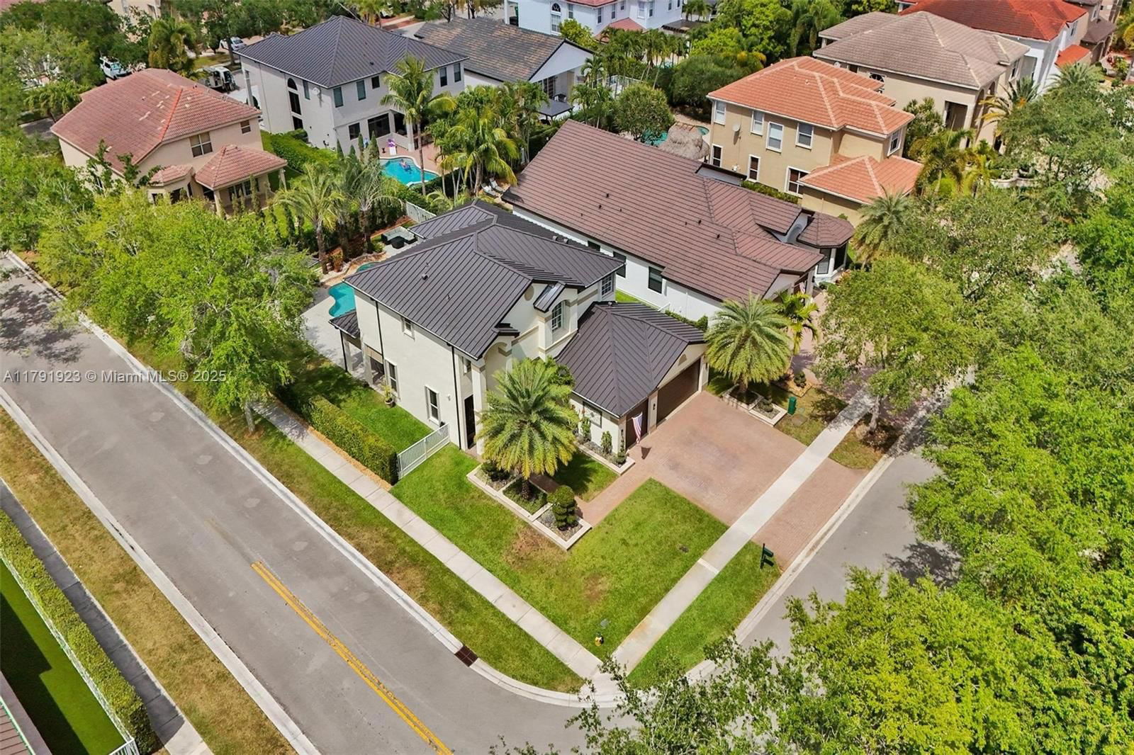 Real estate property located at 19323 55th St, Broward, Sunset Lakes Plat Three, Miramar, FL