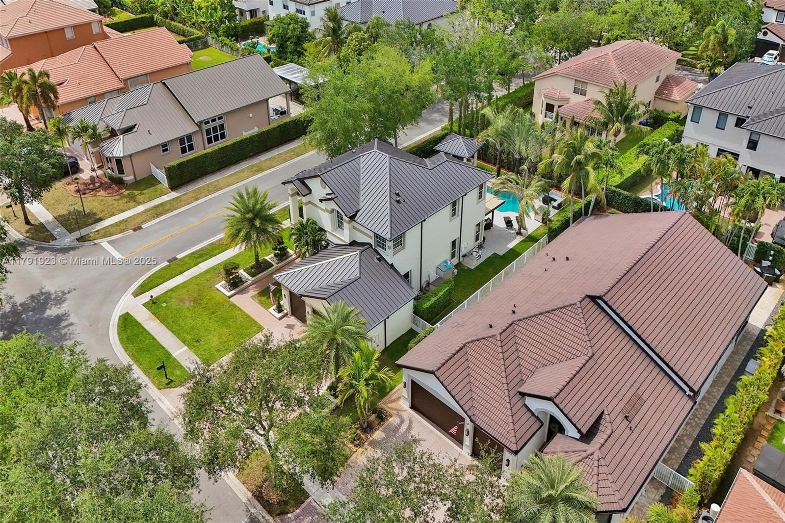 Real estate property located at 19323 55th St, Broward, Sunset Lakes Plat Three, Miramar, FL