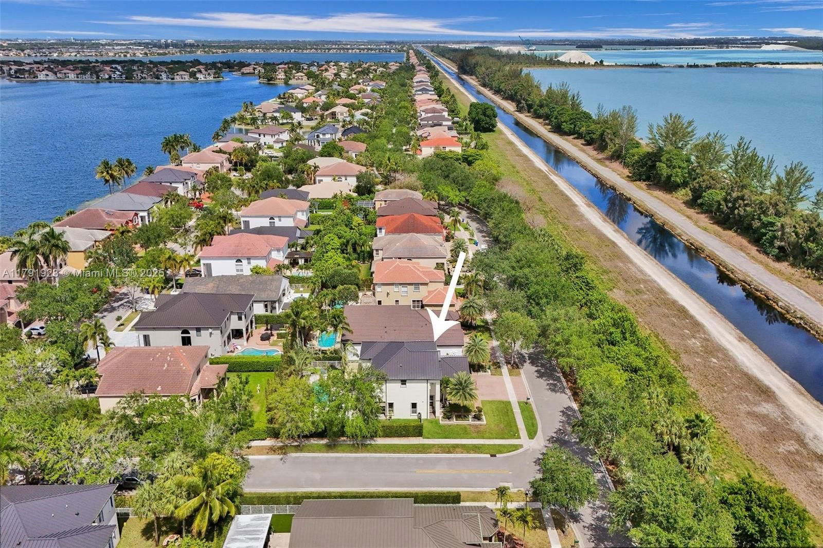 Real estate property located at 19323 55th St, Broward, Sunset Lakes Plat Three, Miramar, FL