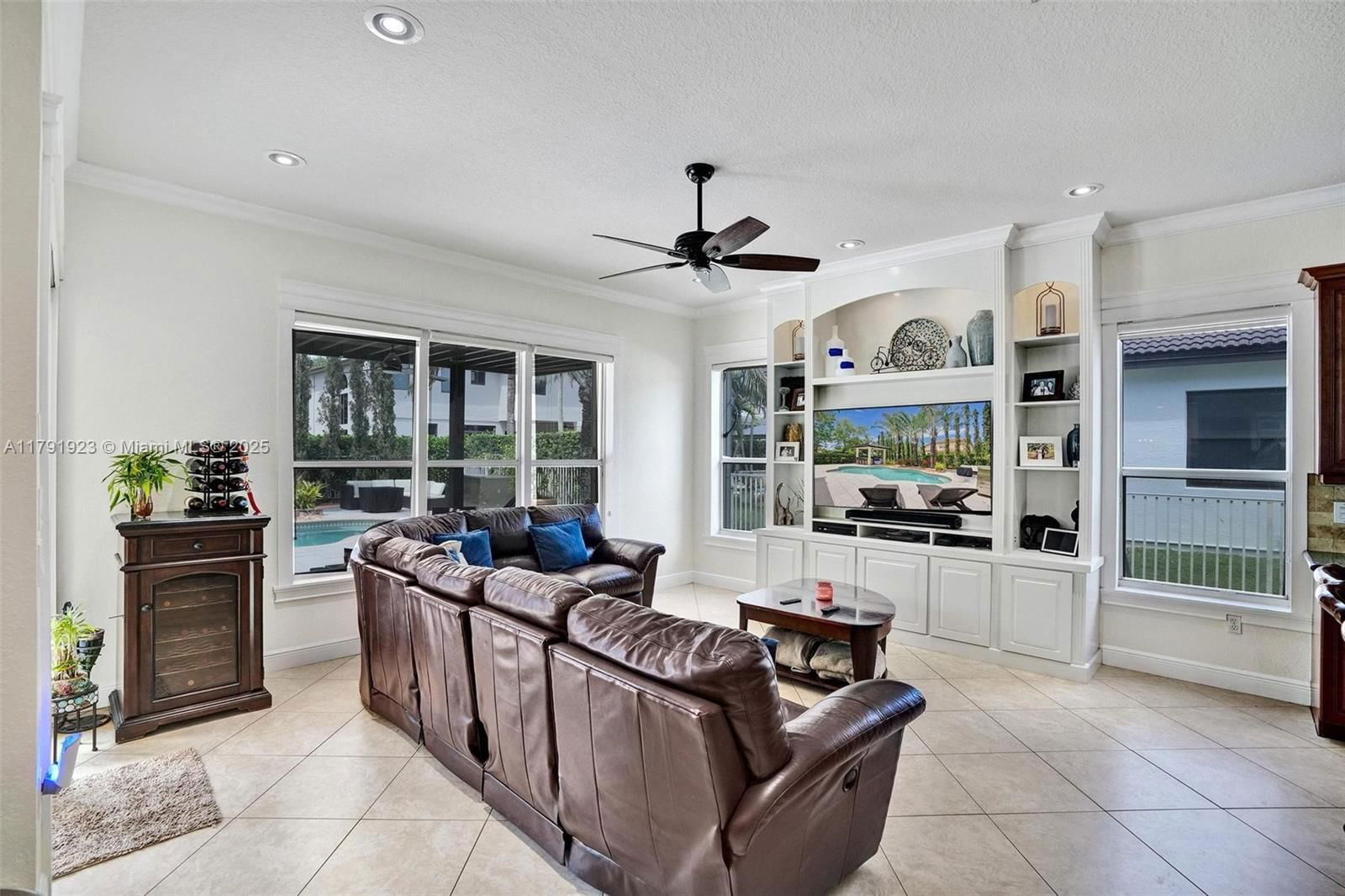Real estate property located at 19323 55th St, Broward, Sunset Lakes Plat Three, Miramar, FL