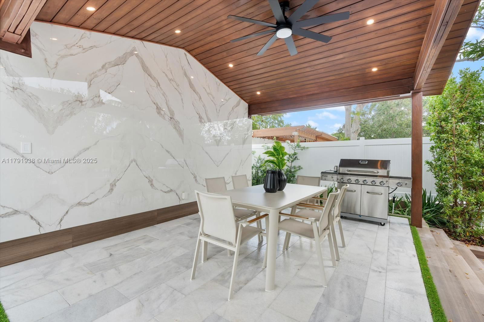 Real estate property located at 2350 193 st, Miami-dade, Enchanted Lake Sec 4, Miami, FL