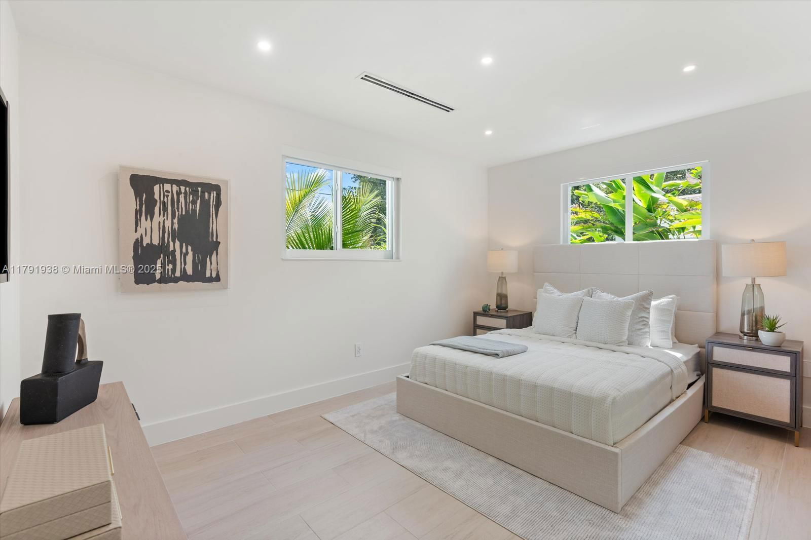 Real estate property located at 2350 193 st, Miami-dade, Enchanted Lake Sec 4, Miami, FL