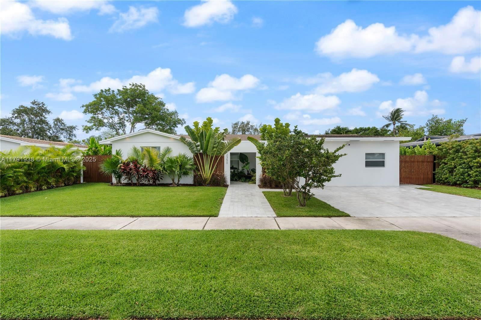 Real estate property located at 2350 193 st, Miami-dade, Enchanted Lake Sec 4, Miami, FL