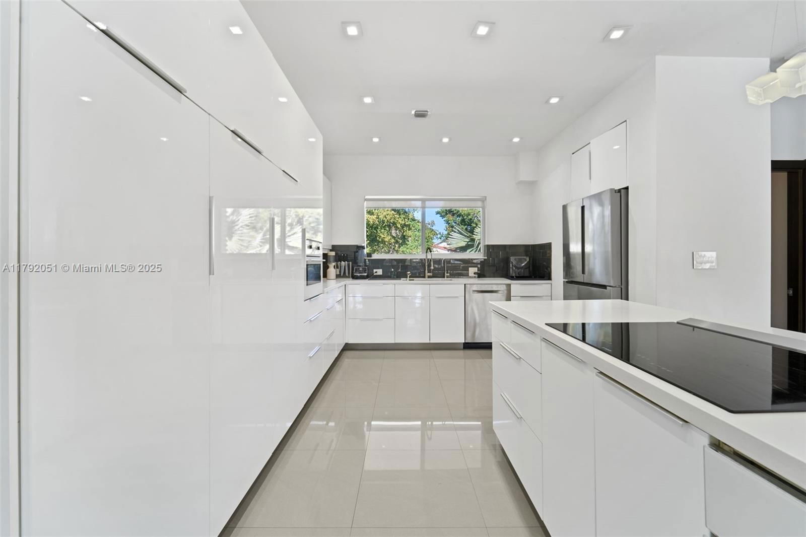 Real estate property located at 18 SAMANA DR, Miami-dade, Bay Heights, Miami, FL